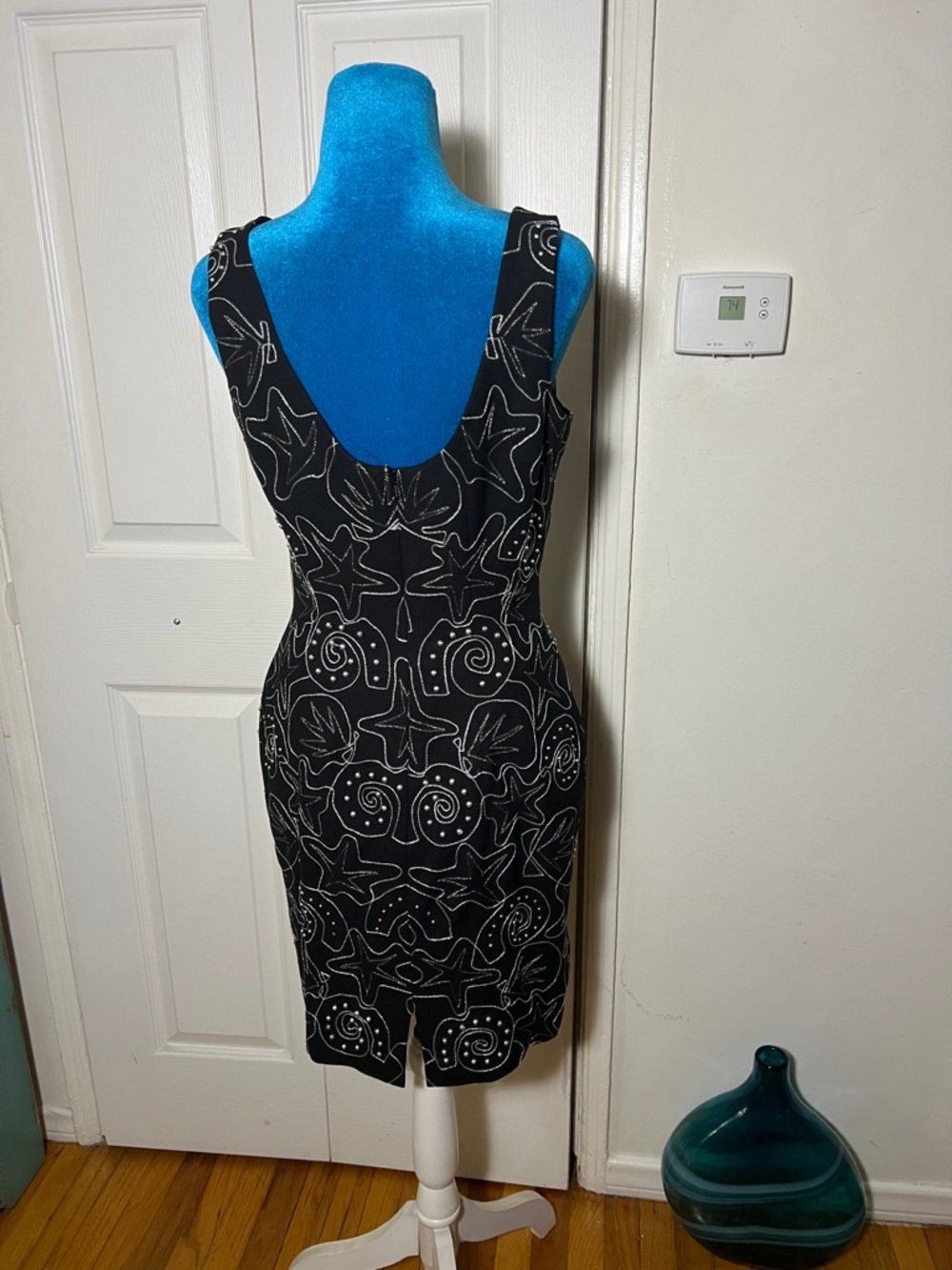 A.J. BARI Vintage Embellished Mini Dress Women’s 6 - Picture 4 of 6